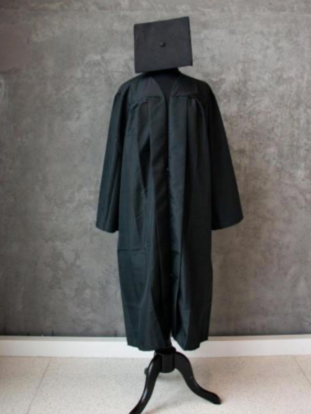Jostens Bachelor Graduation Gown Size 5'7 -5'9 Black Unisex